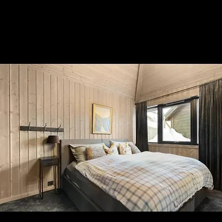 Flott Stor Rett Ved Golfbane , Skianlegg Og Holiday home Haugen (Agder)