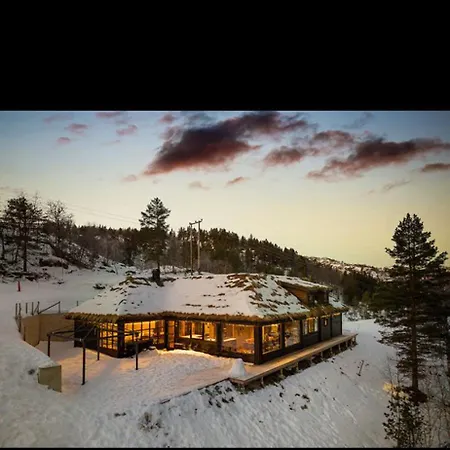 Flott Stor Rett Ved Golfbane , Skianlegg Og Semesterbostad